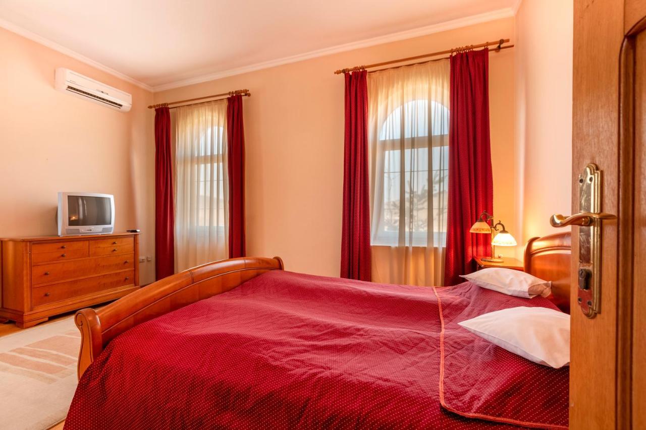 Hotel Denis Daneş Eksteriør bilde